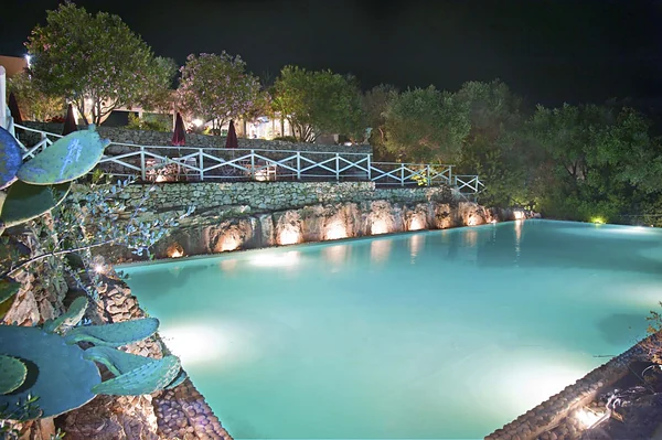 Piscina di notte