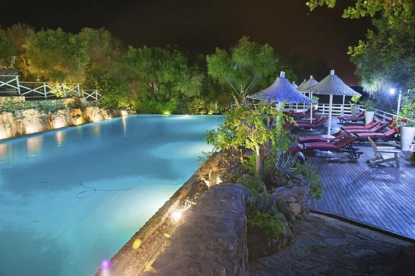 Piscina di notte
