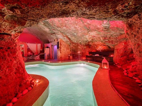 Grotta illuminata