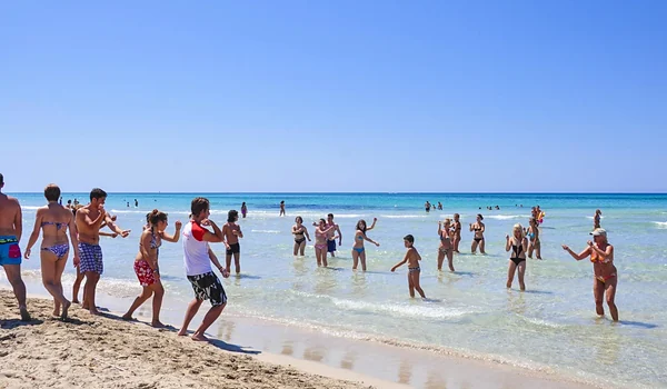Huéspedes en la playa