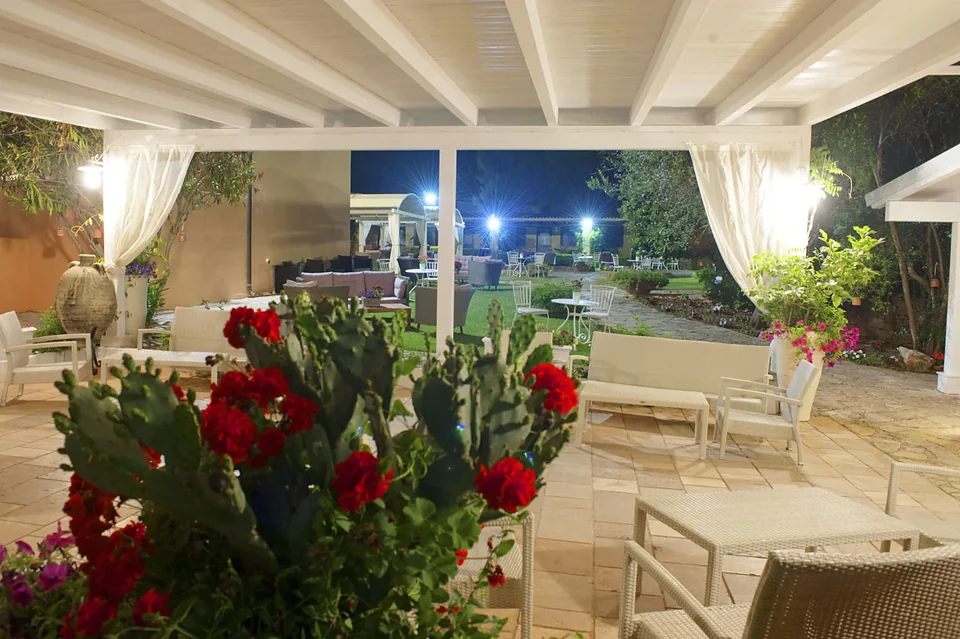 Patio de la masseria illuminé le soir