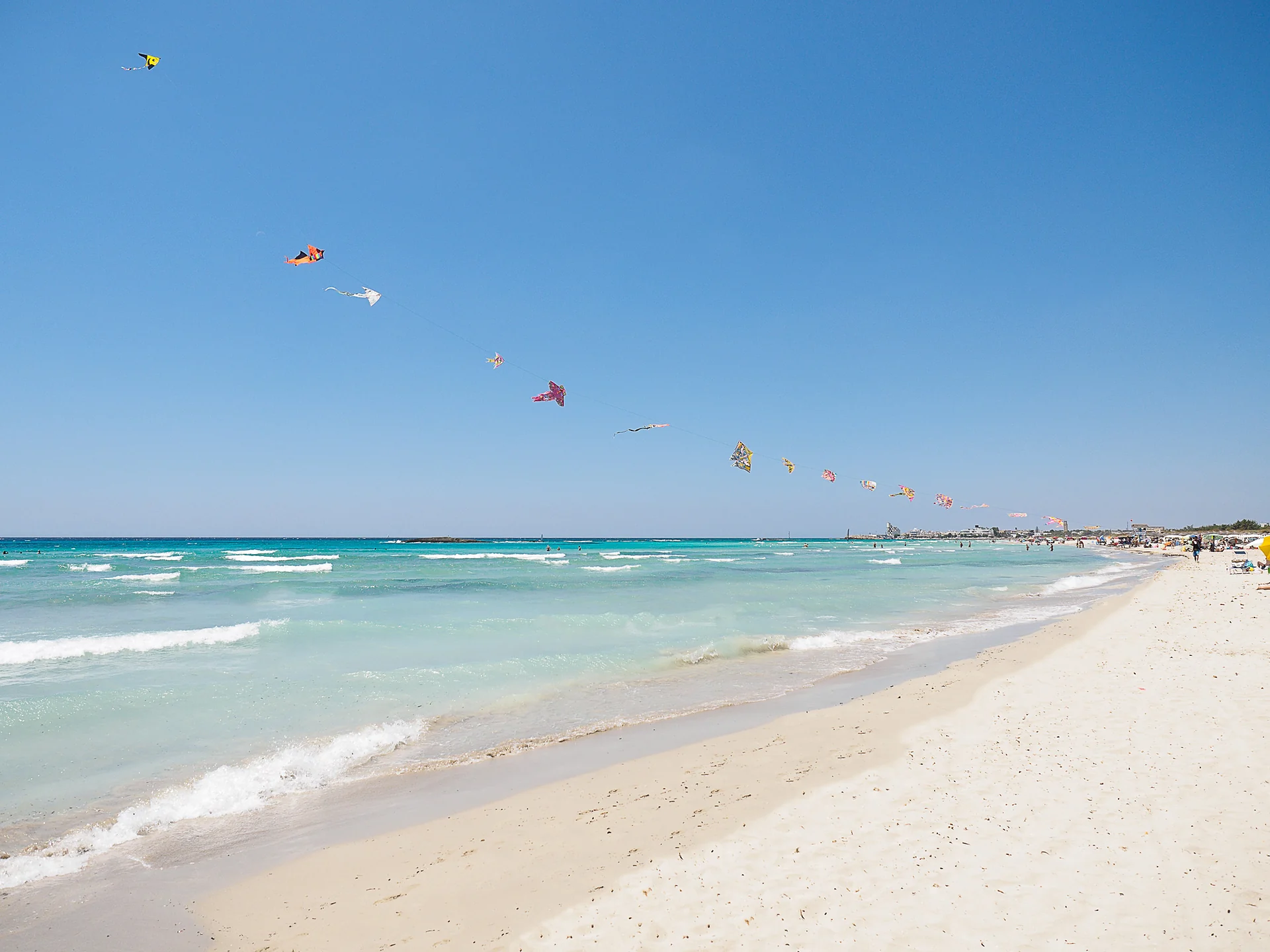 Playa blanca y mar cristalino del Salento