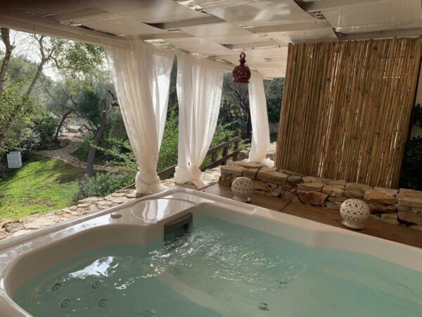 Jacuzzi corner in esclusiva tra gli ulivi - immagine 3