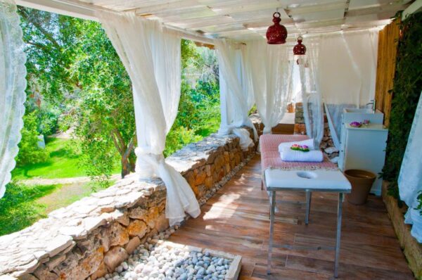 Jacuzzi corner in esclusiva tra gli ulivi - immagine 4